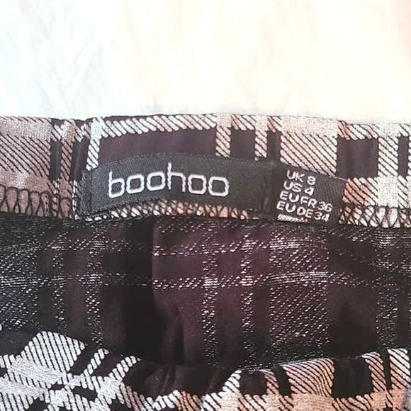 Boohoo Black White Gray Plaid Mini Skirt ~ size 4, Pre-Loved - Picture 4 of 5